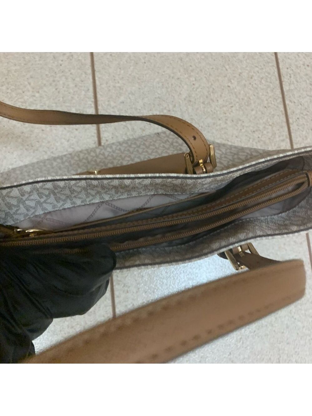 MICHAEL Michael Kors Tan Tote with Structured Design - Picture 2 of 3